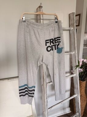 Free City Women Gray Logo Print Elastic Drawstring Cuff Sweatpants sz LG stained